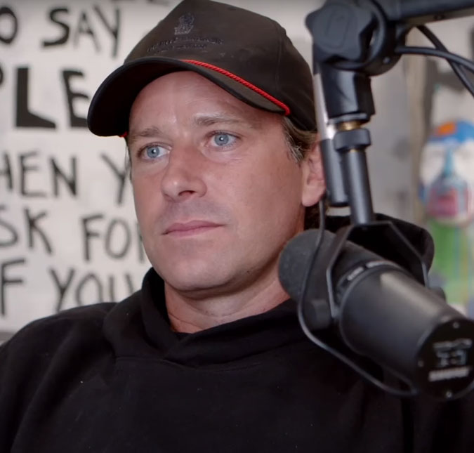 Armie Hammer reflete sobre acusações de canibalismo e diz ser grato por tudo o que aconteceu