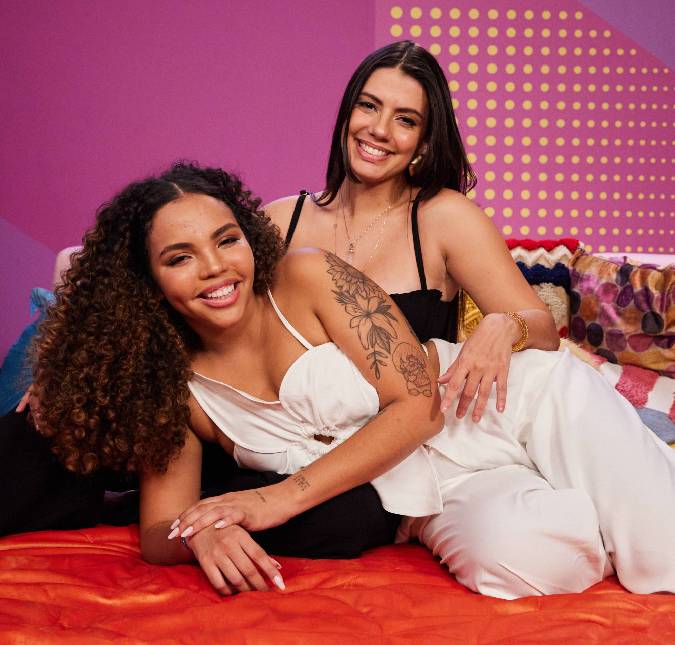 Em meio de rumores de briga, Giovanna Pitel deixa Fernanda Bande de fora na homenagem ao fim do programa <i>Na Cama com Pitanda</i>