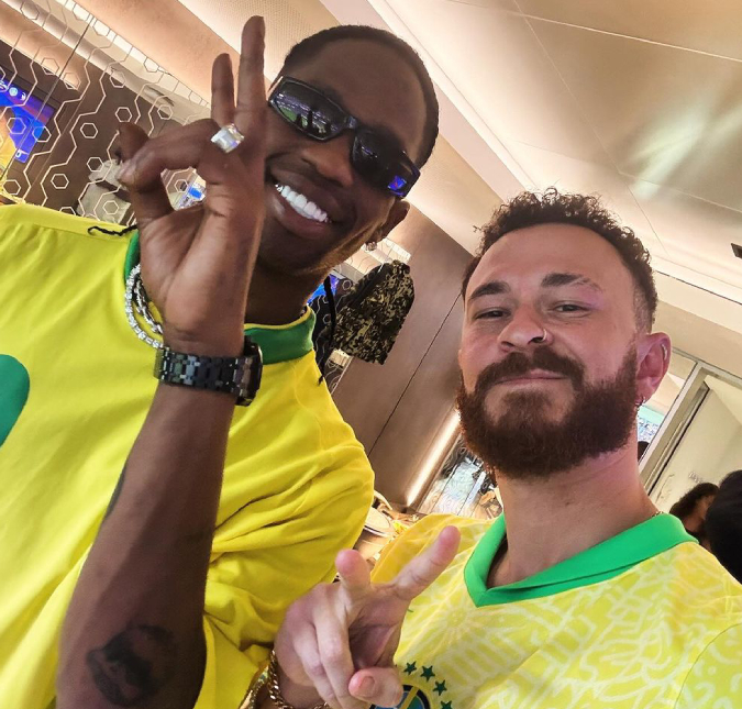 Em jogo da Seleção, Fred posa com Travis Scott: <I>Sorriu pela primeira vez</i>