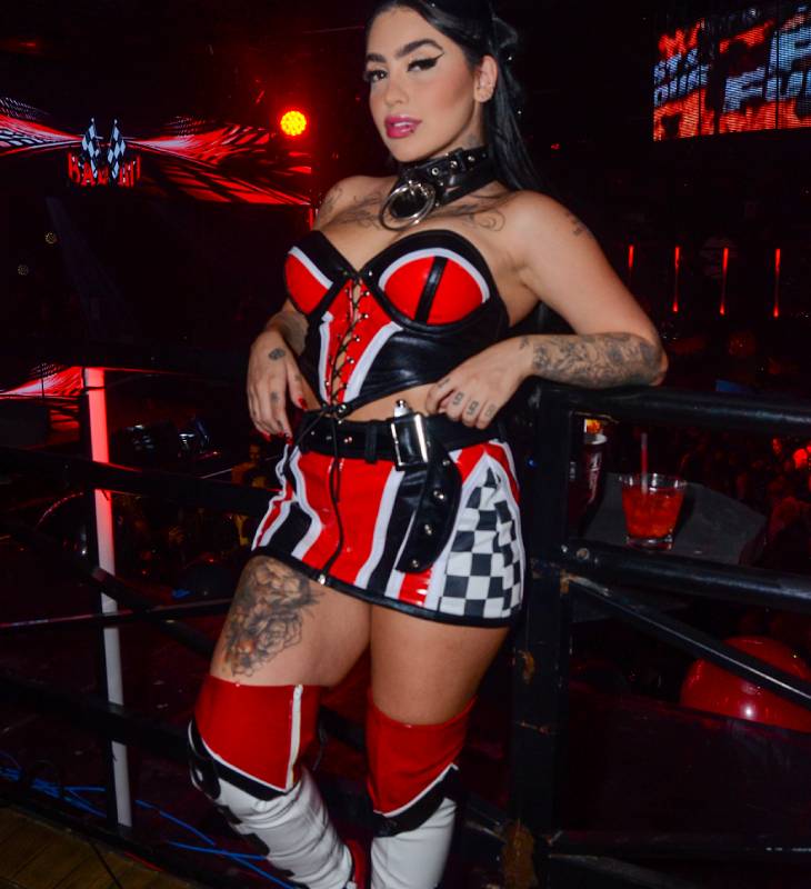 Mirella rebate internauta por crítica envolvendo a cantora Iza: <I>Vocês não sabem de nada</i>