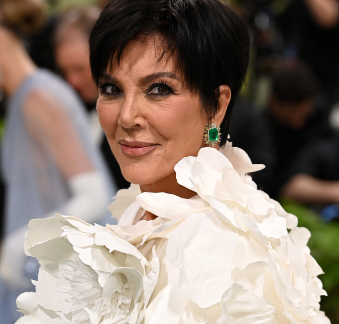Com lágrimas nos olhos, Kris Jenner fala sobre resultado de seus exames: <I>Eles encontraram um cisto e um pequeno tumor</i>