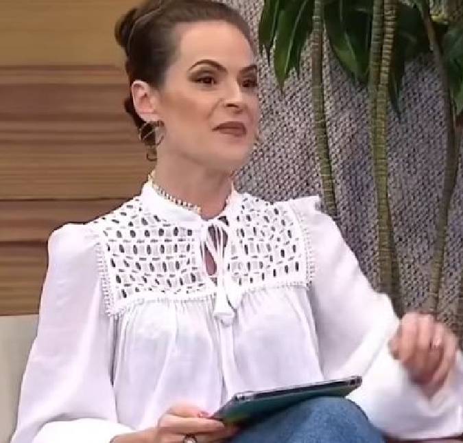 Sentiu o cheiro? Regiane Tápias expõe pum nos bastidores do <i>Mulheres</i>, assista