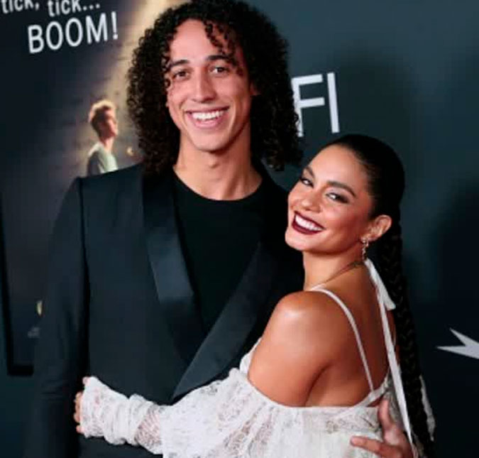 Vanessa Hudgens dá à luz primeiro filho e é vista saindo da maternidade com bebê