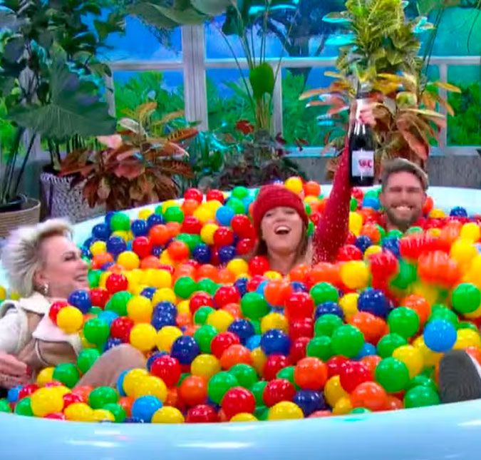 Tati Machado pula em piscina de bolinhas no <i>Mais Você</i> para comemorar vitória no <i>Dança dos Famosos</i>