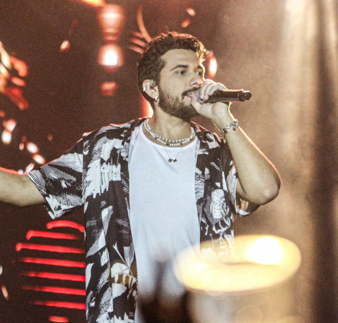 Gustavo Mioto leva soco de Murilo Huff durante <I>show</i>; assista