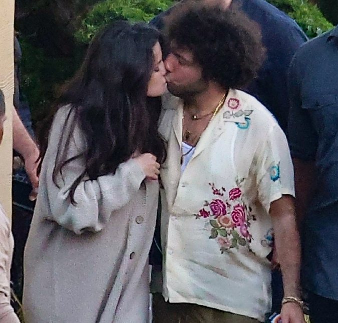 Selena Gomez se declara ao namorado Benny Blanco em <i>post apaixonado</i>: <i>Amor da minha vida</i>