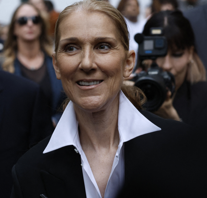 Após apresentação histórica na abertura das Olimpíadas, Céline Dion manda recado para atletas: <i>Meu coração está com vocês</i>