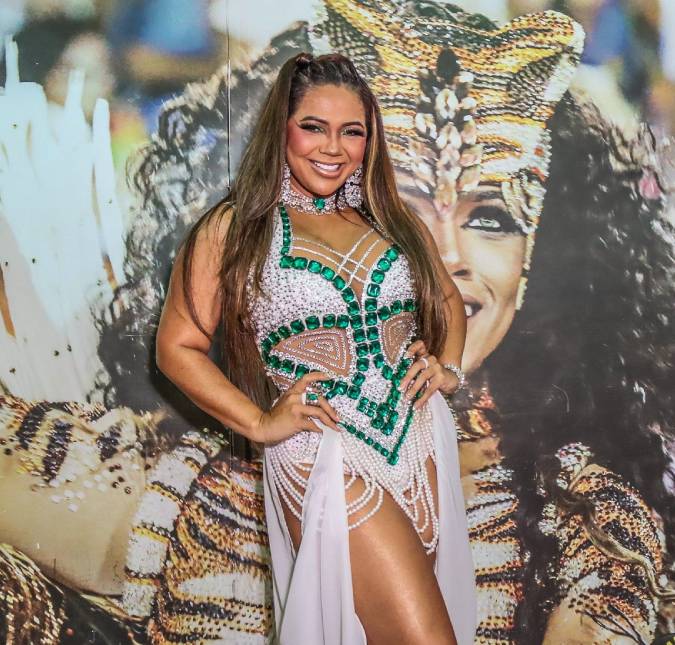 Mãe de cantora Lexa revela que já participou de orgia na praia com várias pessoas olhando