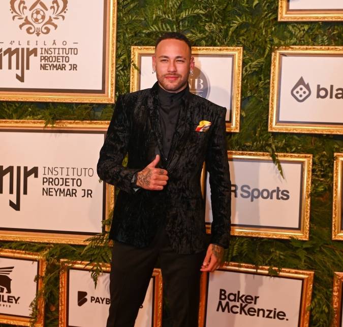 Neymar Jr. fala sobre a luta fora dos campos por conta da lesão: <i>Tem dias que quero desistir</i>