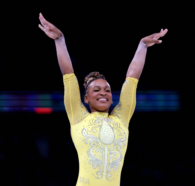 Em uma competição acirrada, Rebeca Andrade conquista medalha de prata nas Olimpíadas de Paris 2024