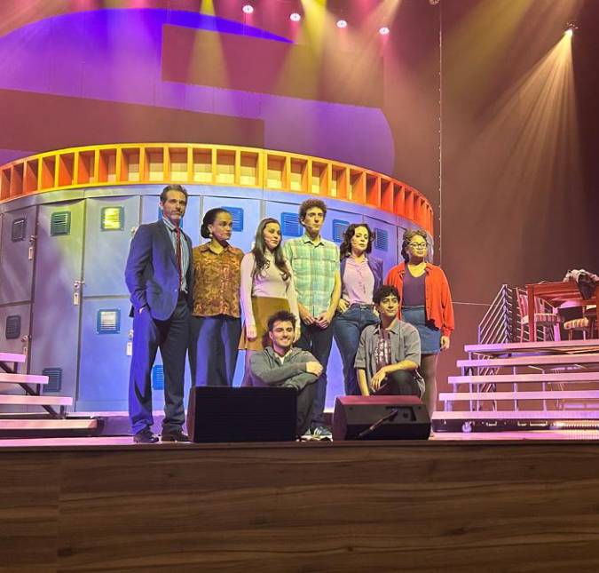Com Vanessa Gerbelli e Gab Lara, musical <i>Querido Evan Hansen</i> chega para emocionar; saiba todos os detalhes