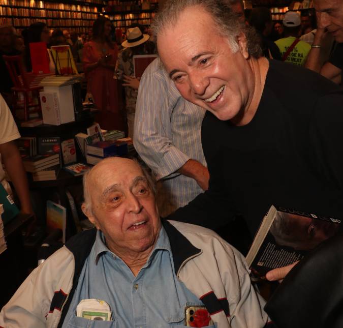 Aos 93 anos de idade, Mauro Mendonça faz rara aparição pública e posa ao lado de Tony Ramos