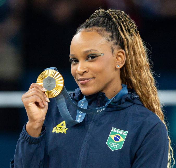Rebeca Andrade desabafa sobre pressão em dar entrevistas em inglês: - <i>Eu sou brasileira e falo português</i>