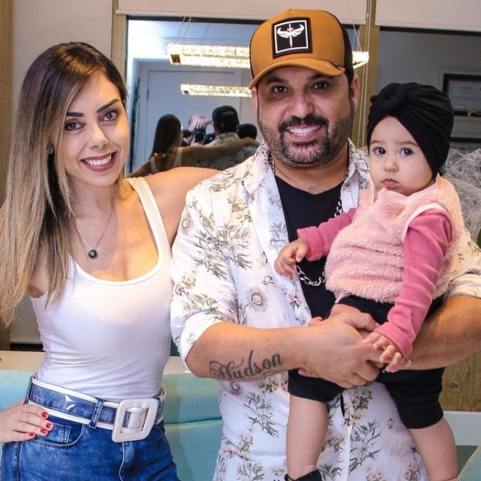 Deia Cypri, esposa de Edson, conta atitude fofa da filha para matar saudade do pai
