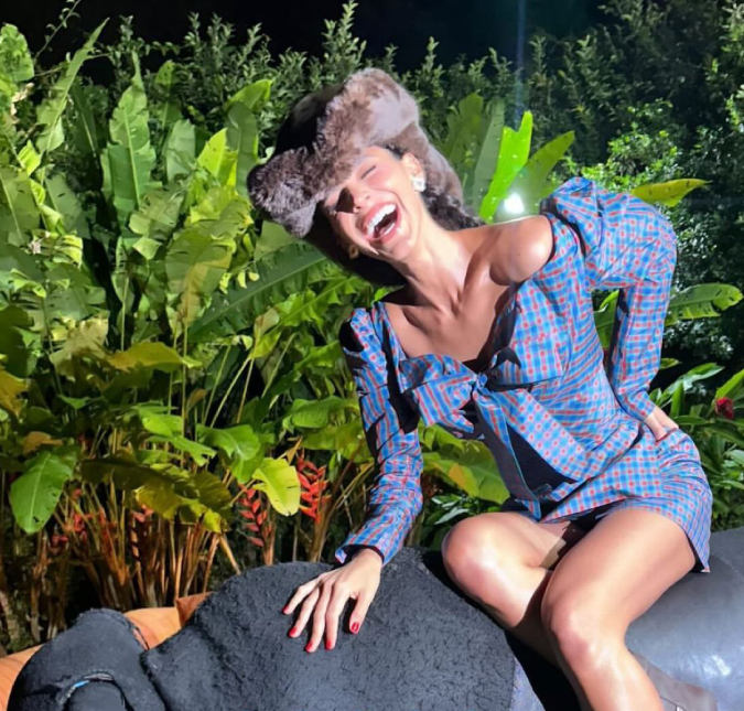 Bruna Marquezine faz festa temática de Arraiá para comemorar aniversário e escolhe vestido de 8,5 mil reais
