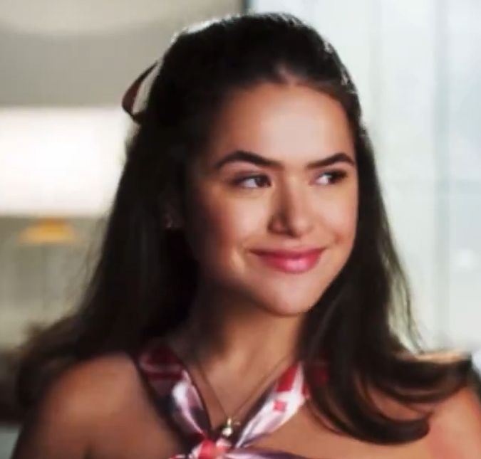 Maisa aparece pela primeira vez como vilã em Garota do Momento A emissora Globo divulgou parte da nova programação e agitou a web com o clique da atriz