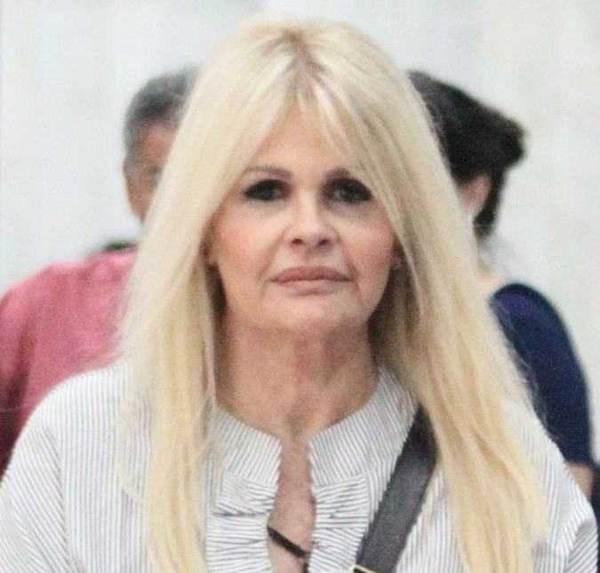 Após falar sobre depressão, Monique Evans busca ajuda: <i>Tudo vai dar certo</i>