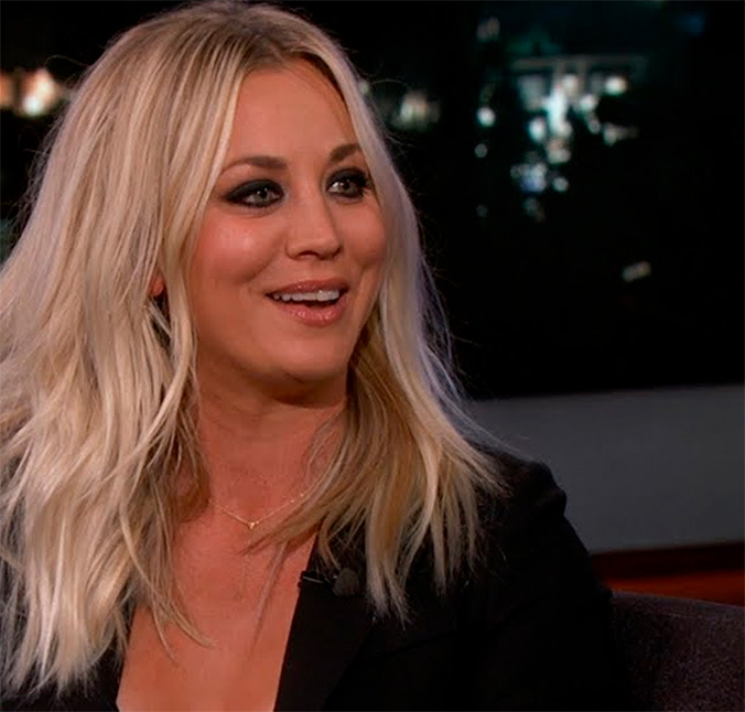 Kaley Cuoco revela que está noiva de Tom Pelphrey