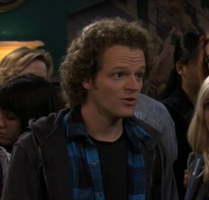 Ex-namorada que sofreu ataque com 20 facadas de ator de How I Met Your Mother quebra o silêncio Nick Pasqual pode pegar prisão perpétua