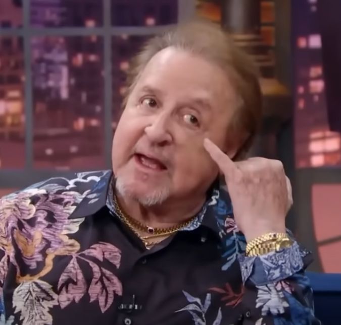 Carlos Villagrán, o querido Quico de Chaves, faz homenagem ao Silvio Santos Dulce Maria, que deu vida à Receba em Rebelde, também falou sobre a perda