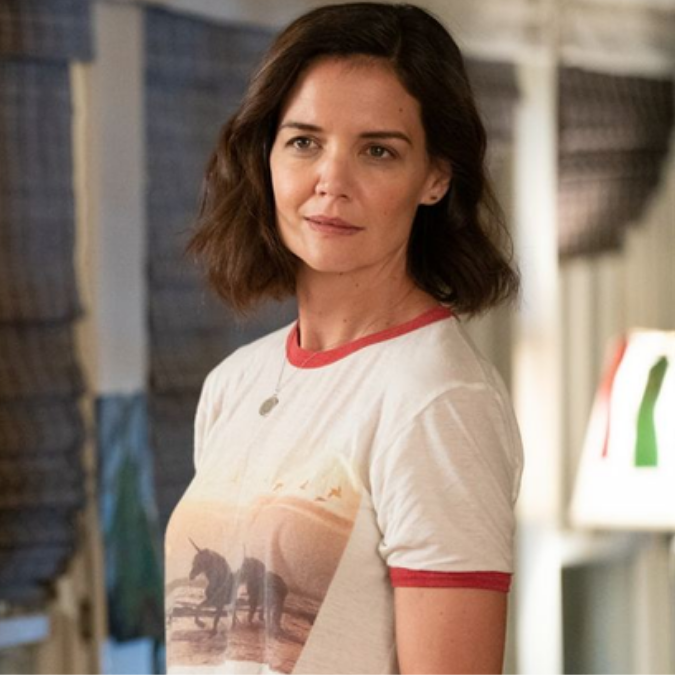 Filha de Katie Holmes, Suri Noelle se muda para universidade e é vista chorando após se despedir da mãe