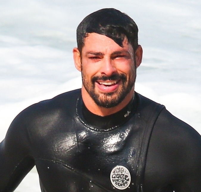 Cauã Reymond passa sufoco em praia da Indonésia: <I>- Levei uma hora e meia nadando</i>