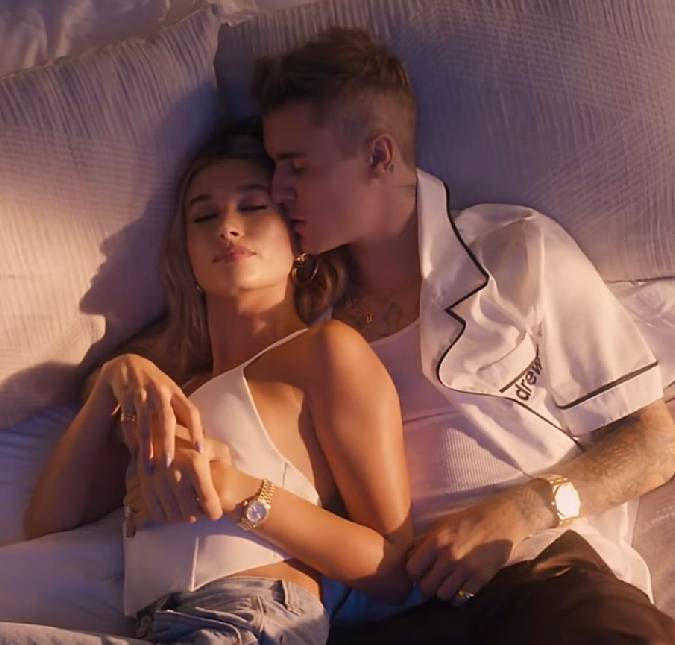 Papais do ano! Justin e Hailey Bieber estariam curtindo essa nova fase com filho, diz revista