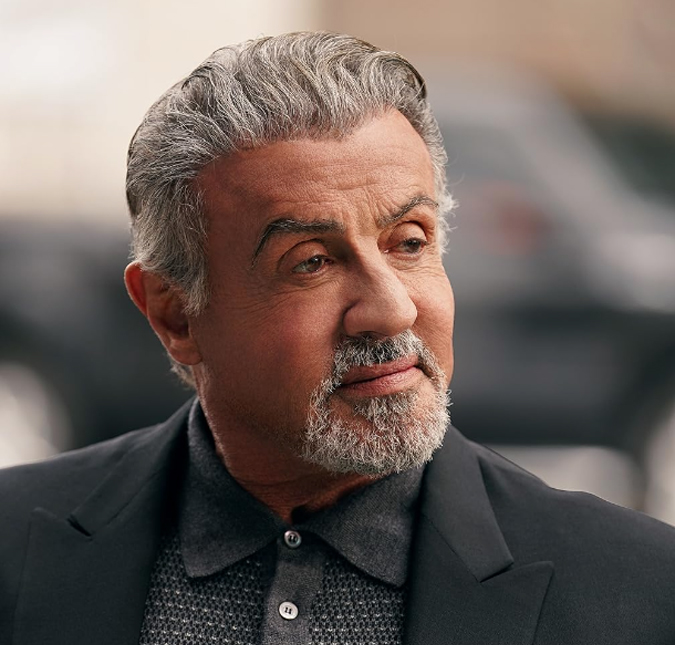 Com carrossel de fotos em família, Sylvester Stallone celebra aniversário da filha: <i>Minha linda</i>