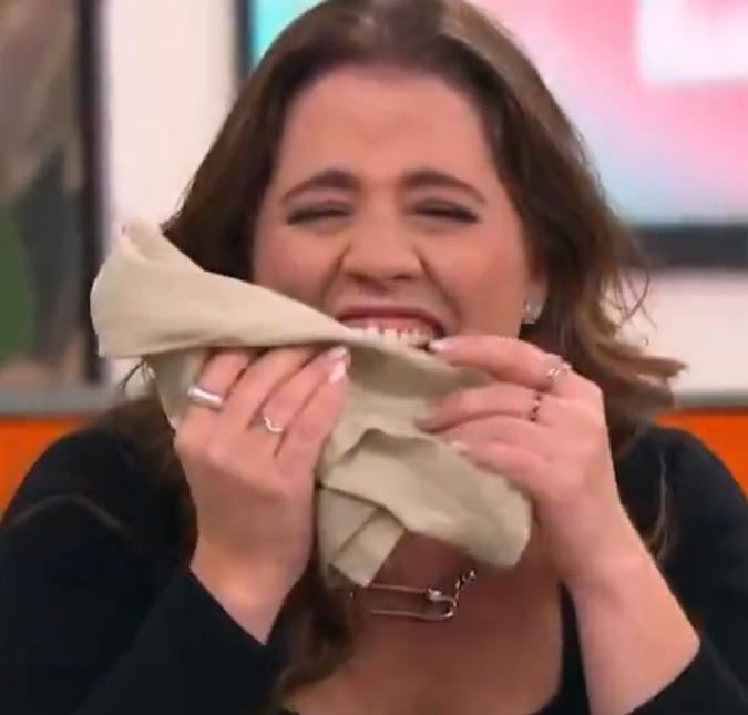 Internautas se divertem com crise de riso de Tati Machado no <i>Mais Você</i>: <i>Modo quinta série</i>