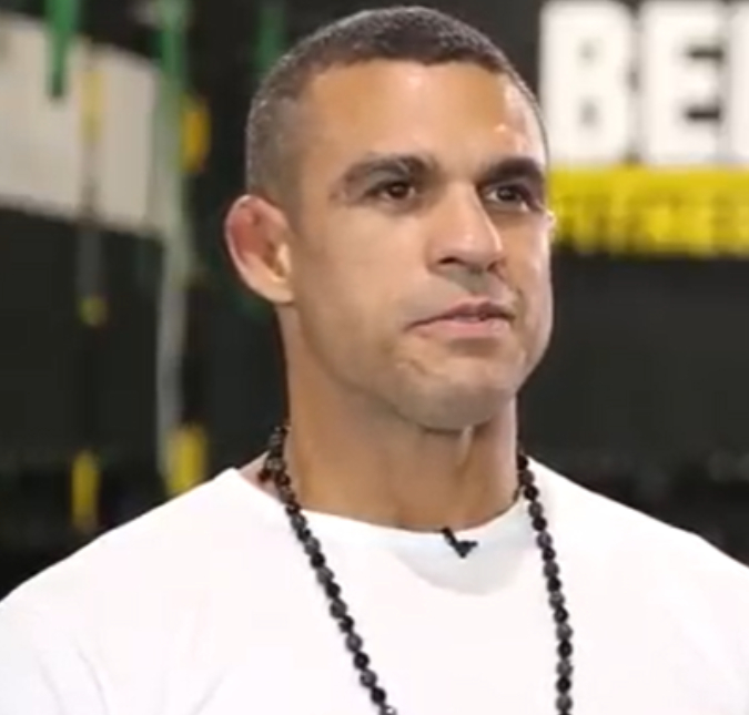 Após 20 anos, Vitor Belfort relembra desaparecimento de irmã: <I>Saudade</I>