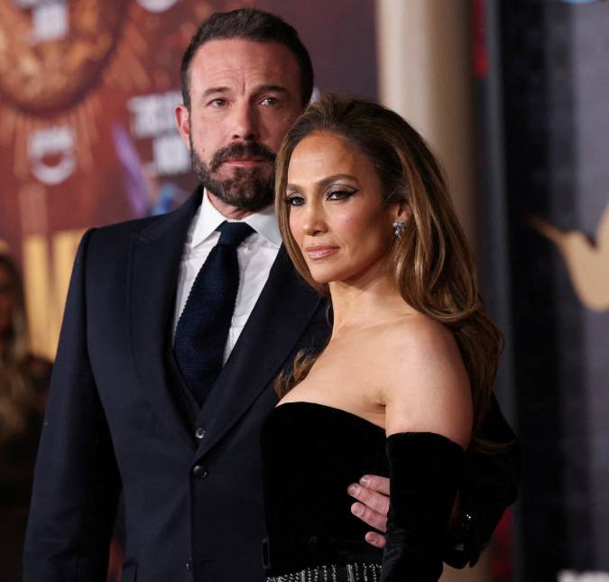 Jennifer Lopez está desconfortável em morar na mansão que dividia com Ben Affleck, diz revista
