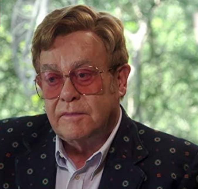 Elton John tem perda parcial da visão após infecção severa nos olhos