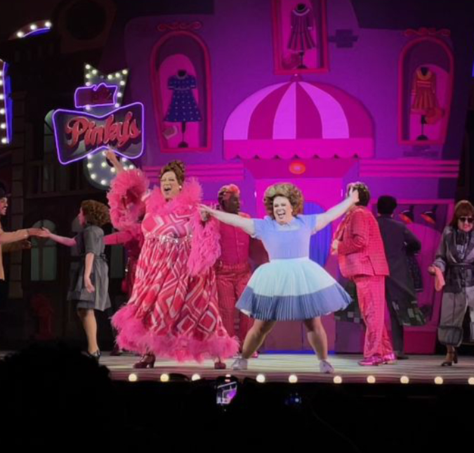Saiba mais sobre <I>Hairspray</i>, o musical que chega a São Paulo para embalar a cidade na onda dos anos 1960