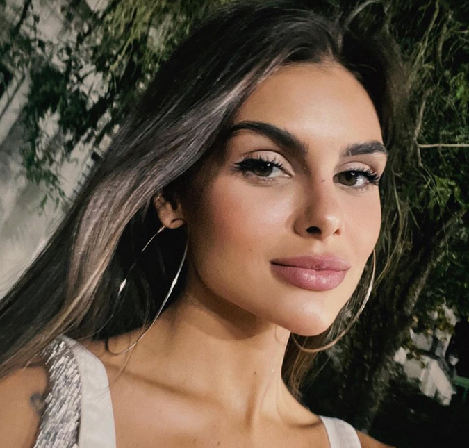 Amanda Kimberlly, mãe da terceira filha de Neymar Jr., desabafa sobre amamentação após críticas