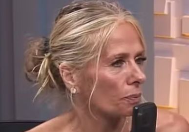 Adriane Galisteu conta como é conviver com doença autoimune e diz já ter perdido parte da audição