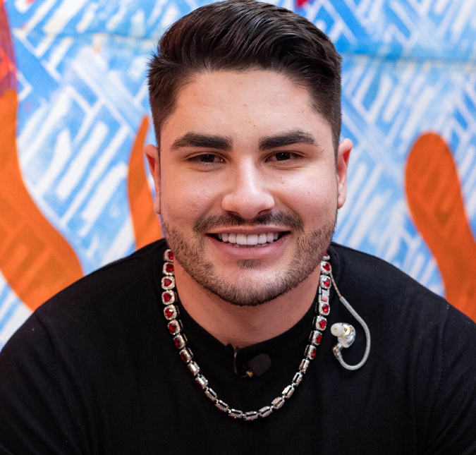 Lucas Souza reflete sobre ser comentarista de <i>A Fazenda 16</i>: <i>Procurando aperfeiçoar minha oratória e me comunicar melhor</i>