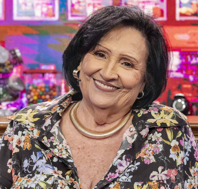 Dona Déa, mãe de Paulo Gustavo, ganha programa na <i>Globo</i>
