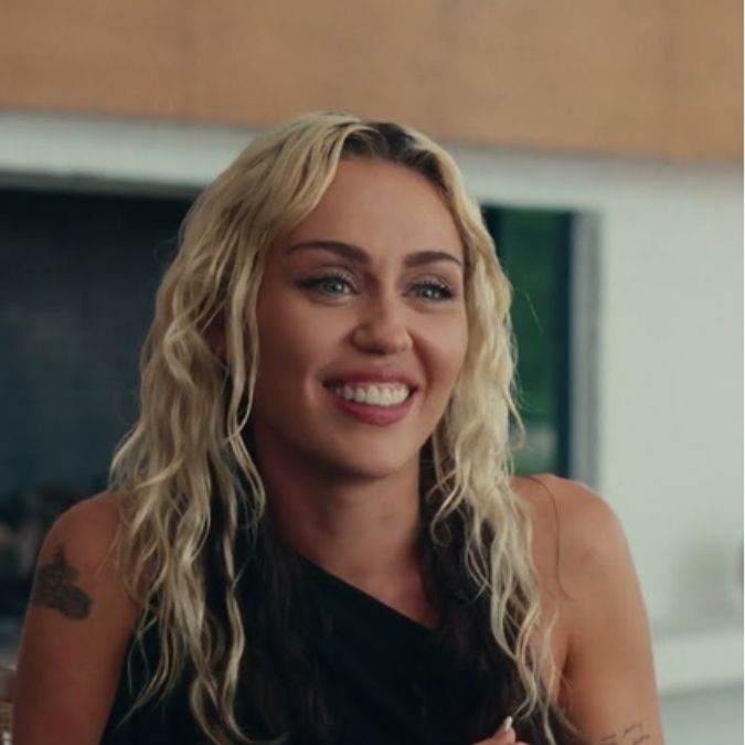 Miley Cyrus é acusada de copiar música de Bruno Mars e está sendo processada