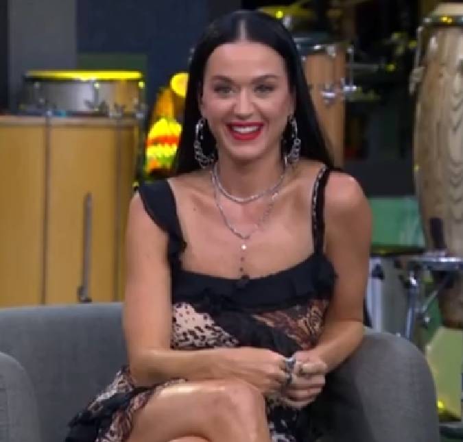 Katy Perry usa brinco de 650 reais no <i>Estrela da Casa</i>
