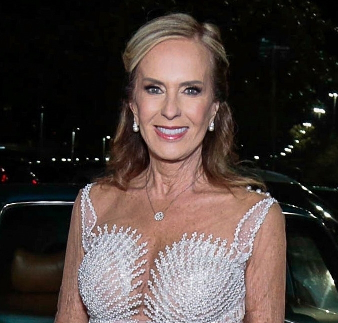 Helô Pinheiro chama atenção ao desfilar em evento: <i>Espetáculo</i>