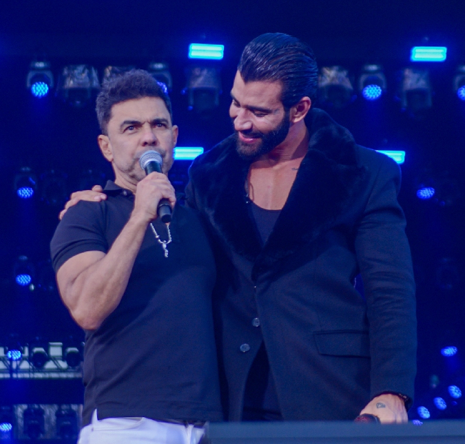 Zezé Di Camargo desafina em <i>show</i> e se desculpa: <i>Estava para lá de Bagdá</i>