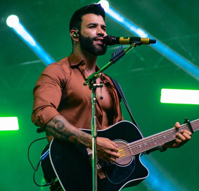 Gusttavo Lima faz discurso sobre honestidade em primeiro <i>show</i> após ter pedido de prisão revogado