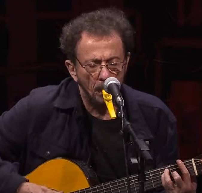 Tom Zé é internado após sofrer queda em casa: <i>Logo o teremos saudável</i>