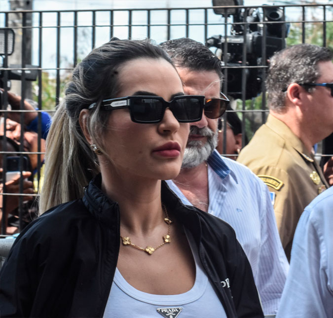 Deolane Bezerra comparece a fórum em Recife para assinar termo de compromisso e declara: <i>- Eu sou inocente</i>
