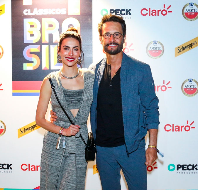Rodrigo Santoro abre álbum de fotos curtindo praia com a família