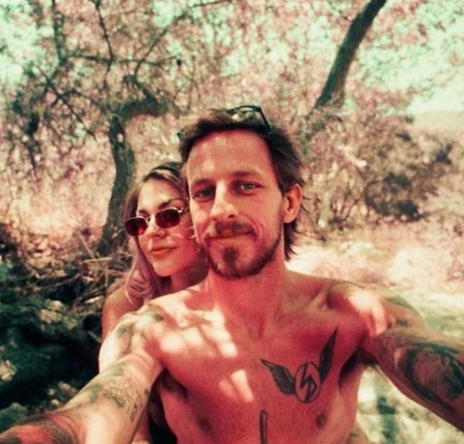 Filha de Kurt Cobain, Frances anuncia nascimento do primeiro filho