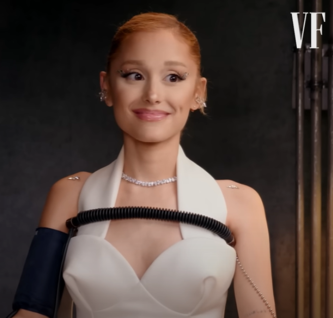 Ariana Grande abre jogo e comenta especulações sobre cirurgias plásticas; entenda!