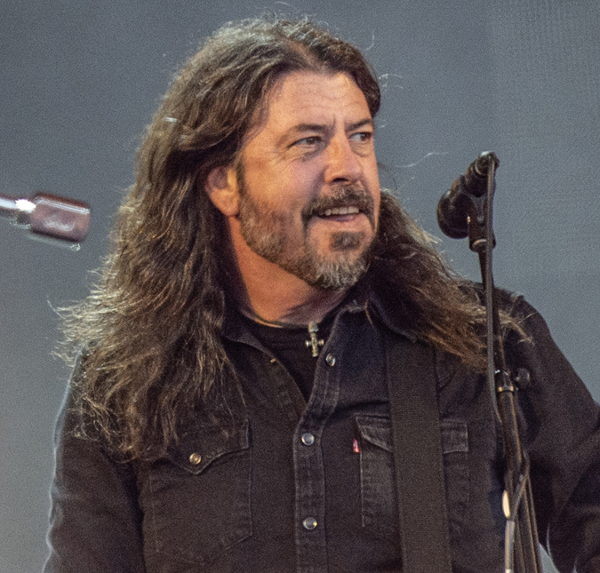 Dias após revelar filha fora do casamento, Dave Grohl surge sem aliança