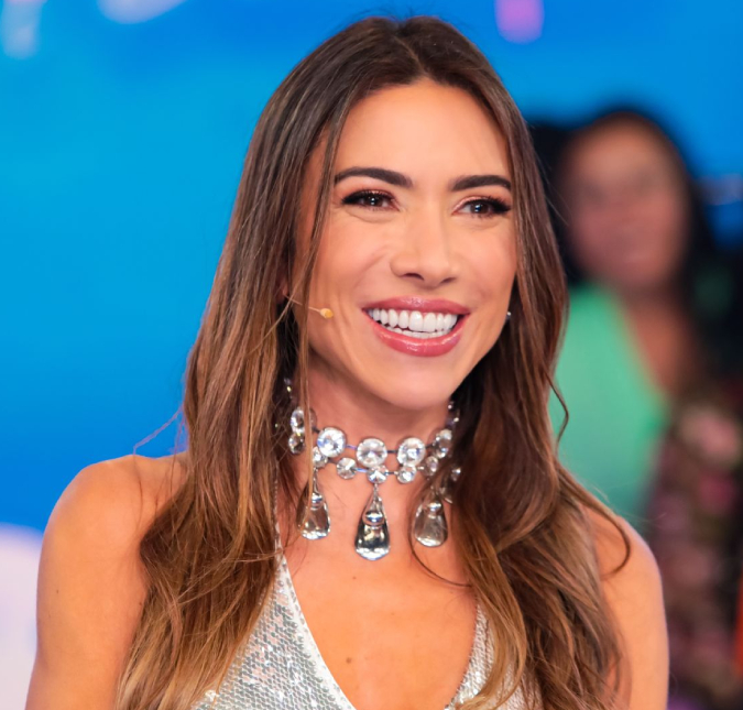 Patrícia Abravanel recebe surpresa de aniversário em gravação no <I>SBT</I>