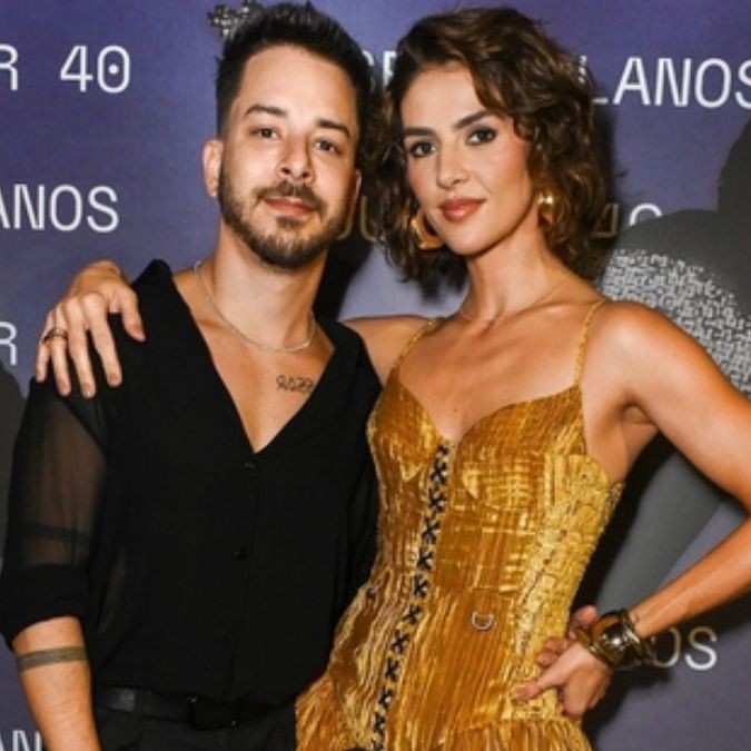 Junior Lima se derrete pela esposa e filhos: <i>Amor que eu sonhei se fez todo em vocês</i>